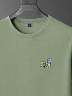 Manfinity Hypemode Men Astronaut Print Tee -Man Style Shop 1661996858d886e95c5cfe0472cc2c7c0d0de6eaf2 thumbnail 405x552