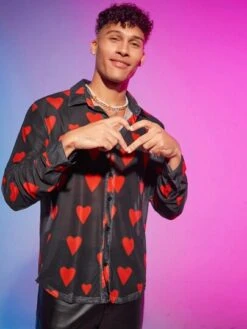 SHEIN Manfinity Fever City Men Heart Print Button Front Shirt -Man Style Shop 1691977372c9dc549e90a20661af8783a867885789 thumbnail 405x552
