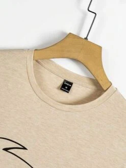 Manfinity Hypemode Men Japanese Letter & Figure Graphic Tee -Man Style Shop 1692083773fcf66801e4482cb758fc4a202d7372a2 thumbnail 405x552